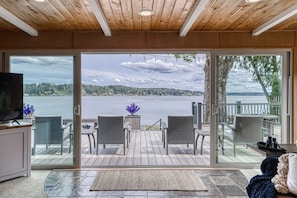 Interior - Private Beachfront Home w/ Hot Tub - Walk to Restaurants, Coffee and More! (Allyn)
