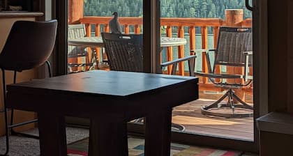 Breathtaking View: Relaxing Rocky Mountain Getaway