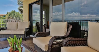 Corner condo with endless Gulf views, full kitchen & balcony - dogs welcome