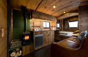 4 bedrooms - Yonder Meadow- Together but separate. (Rewe)