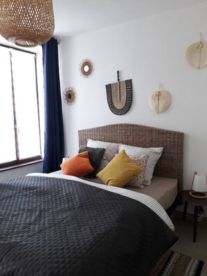 1 bedroom, desk, travel cot, free WiFi