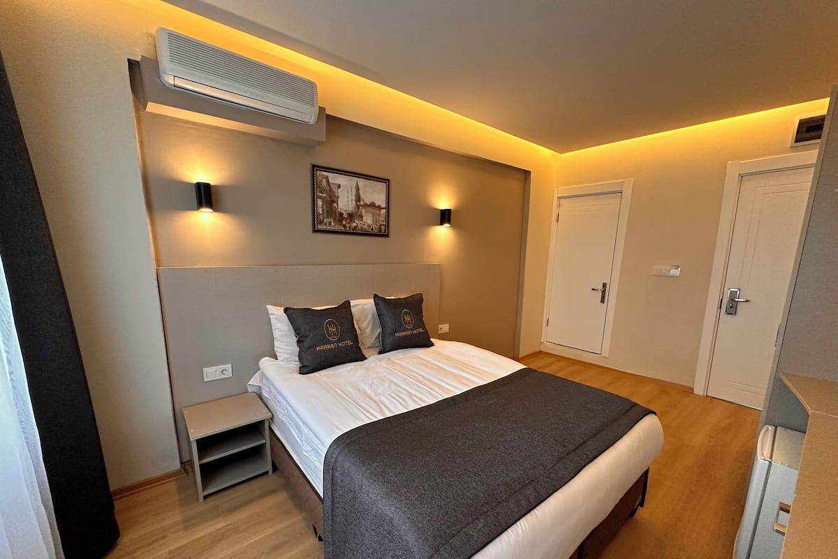 Habitación con 1 cama matrimonial o 2 individuales | Escritorio, espacio para trabajar con laptop y insonorización