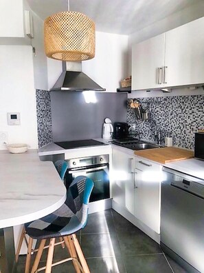 Fridge, microwave, oven, dishwasher - Palmes d'Or Properties - Ref CAV (Antibes)