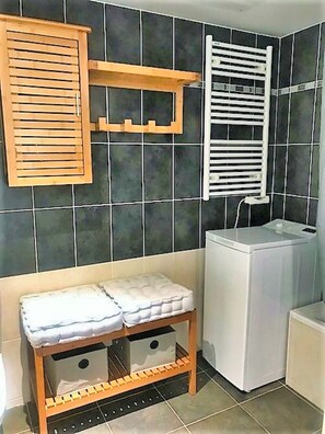 Bathtub, hair dryer - Palmes d'Or Properties - Ref CAV (Antibes)