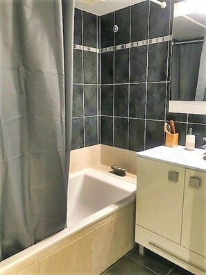 Badewanne, Haartrockner