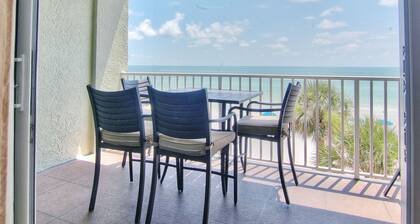 DISCOUNTED RATES: Oceanfront condo with pool, hot tub & grills