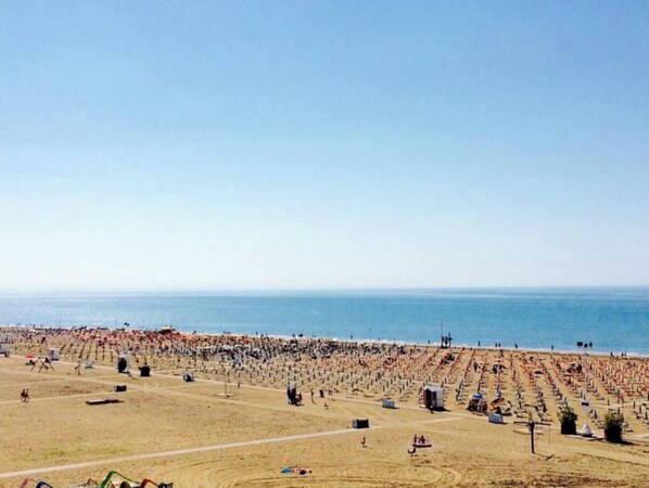 Una spiaggia nelle vicinanze