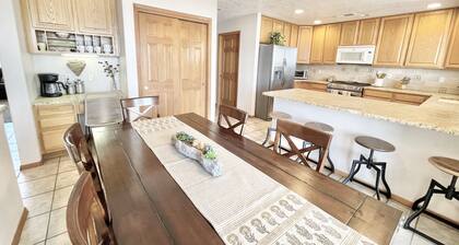 **20% NEW LISTING DISCOUNT** Sunset View Villa - Sleeps 11