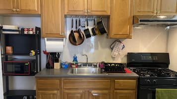 Microwave, coffee/tea maker, cookware/dishes/utensils