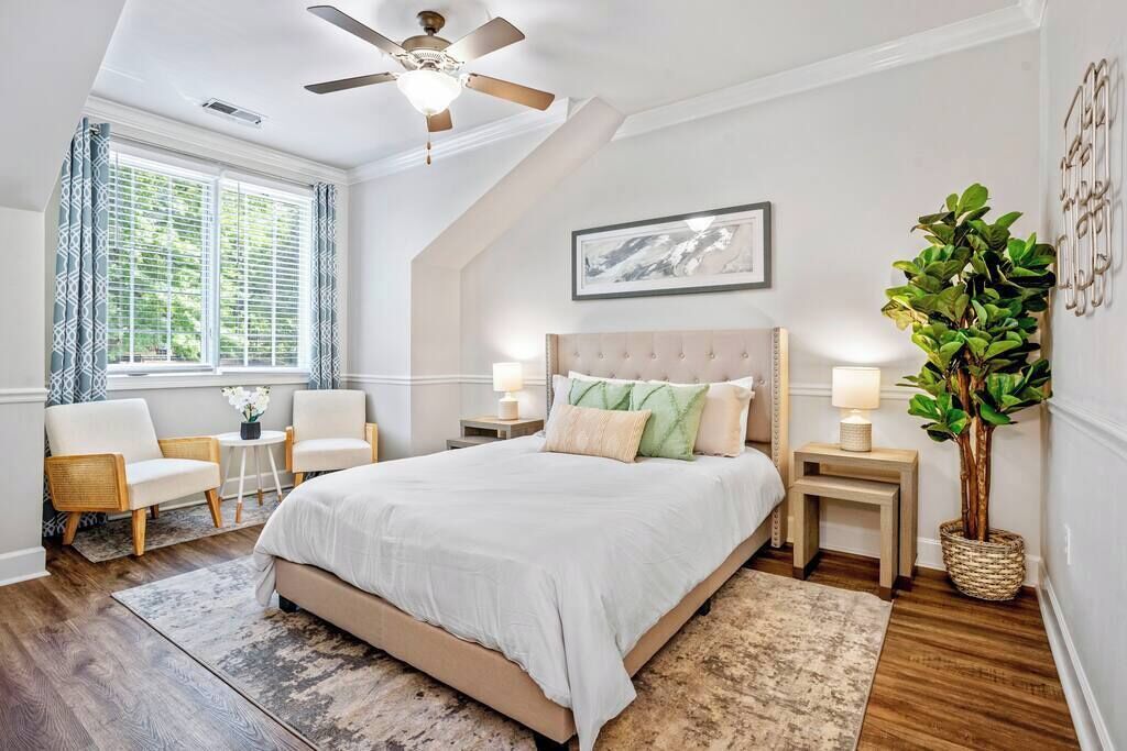 2 bedrooms, desk, iron/ironing board, WiFi