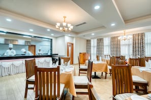Breakfast, lunch, dinner served; local and international cuisine