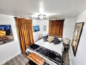 4 makuuhuonetta, silitysrauta/-lauta, Wi-Fi, vuodevaatteet