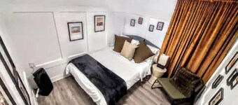Creative Chalet - 3 King Beds! 4 rooms! Gig Wifi⚡️