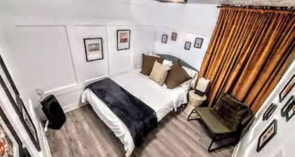 Creative Chalet - 3 King Beds! 4 rooms! Gig Wifi⚡️