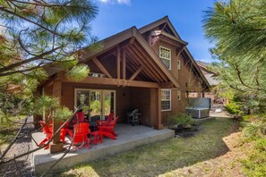 Exterior - Suncadia 3 Bdrm Home with Hot Tub + Game Room in Resort Core (Cle Elum)