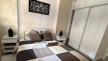 2 bedrooms, travel cot, free WiFi