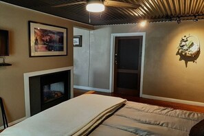 1 soverom, skrivebord, strykejern/-brett og wi-fi (inkludert)