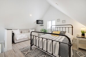 4 soveværelser, premium-sengetøj, skrivebord, strygejern/strygebræt