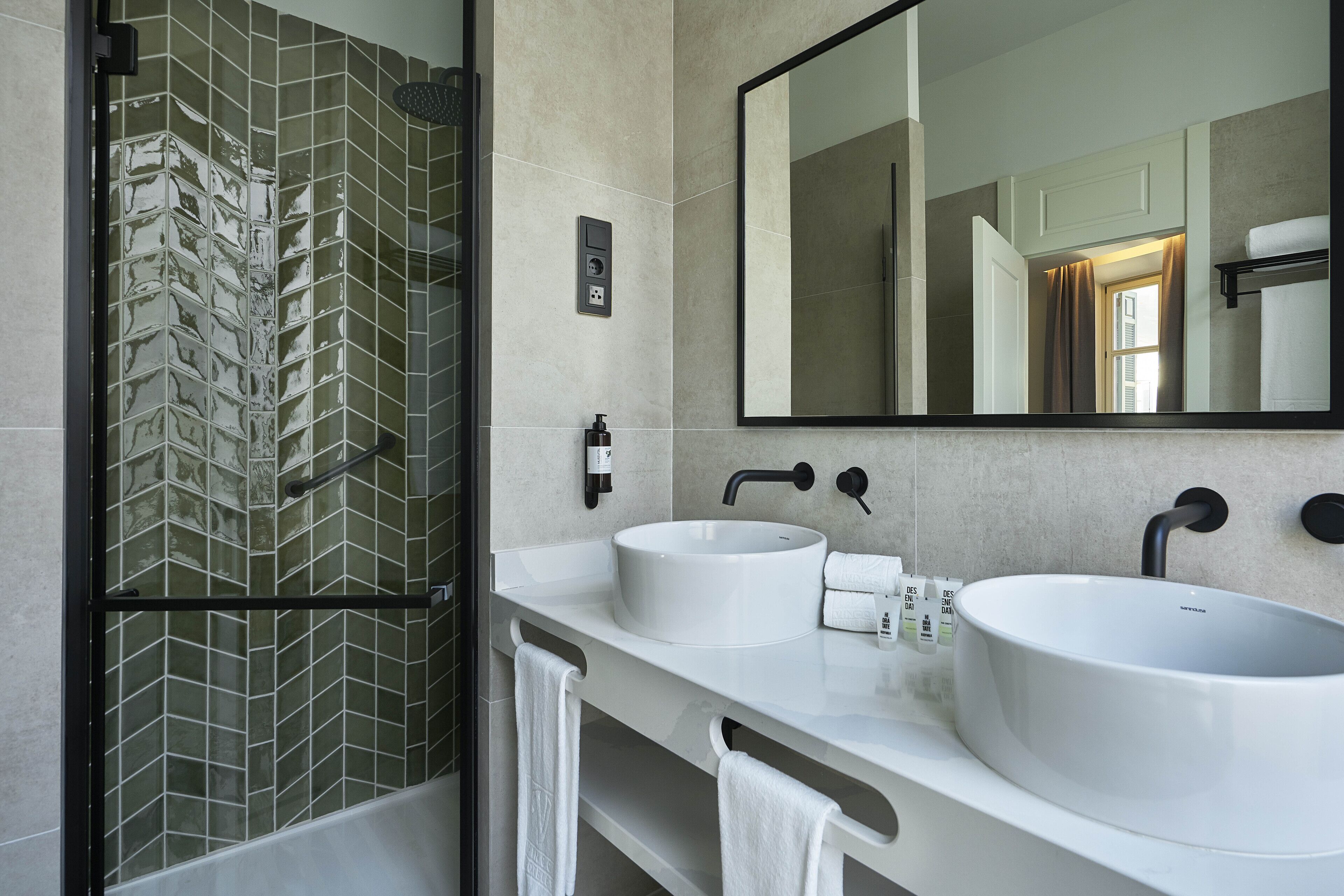 panoramic double room | bathroom | eco-friendly toiletries, hair dryer, towels, soap