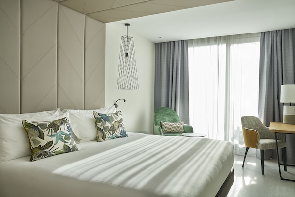 Down comforters, minibar, in-room safe, desk