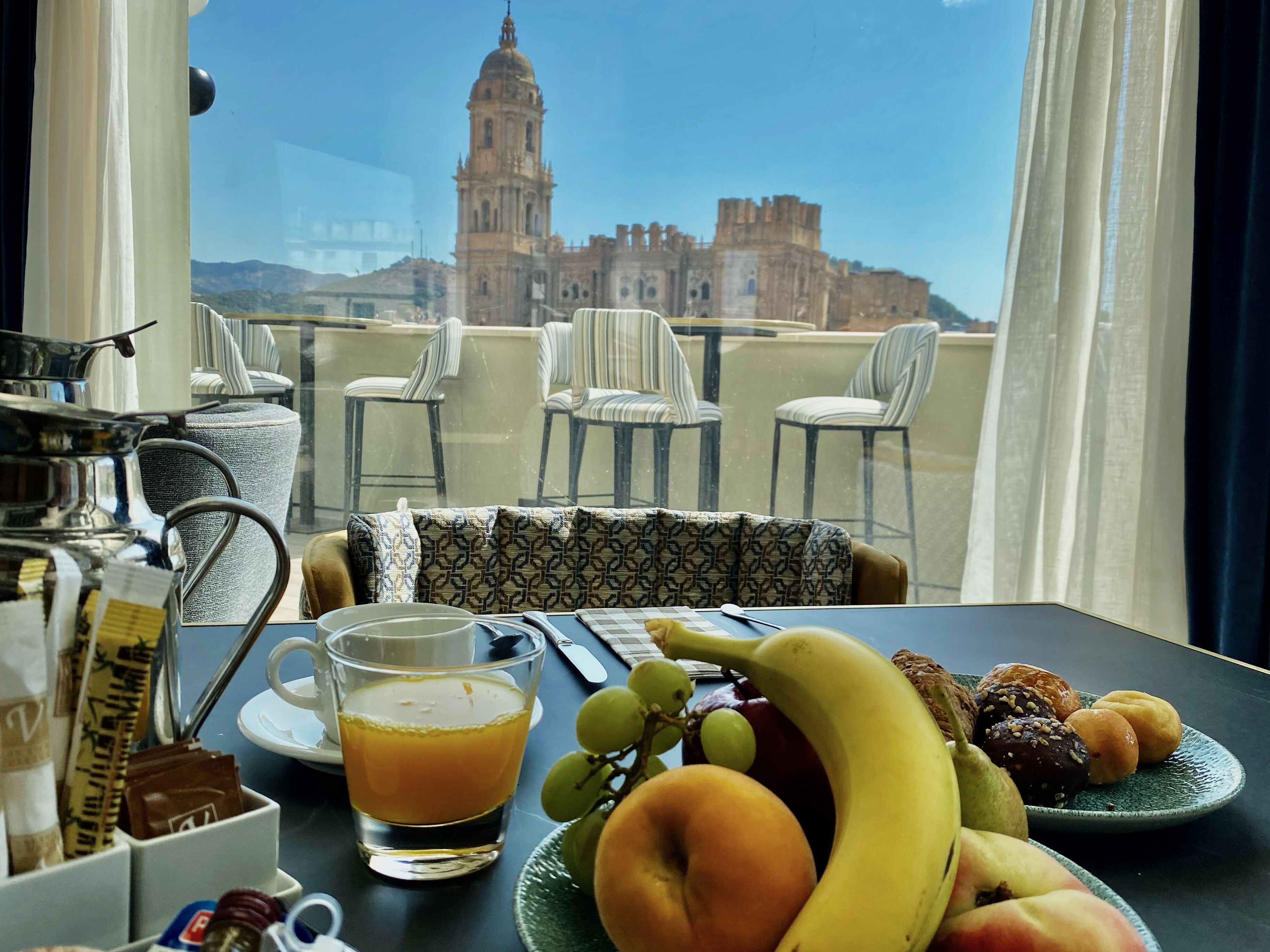 Tägliches Frühstücksbuffet (19.80 EUR pro Person)