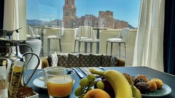 Tägliches Frühstücksbuffet (19.80 EUR pro Person)