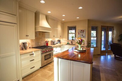 Luxury 5-bedroom Sedona Oasis! **POOL**HOT TUB**HUGE BACKYARD