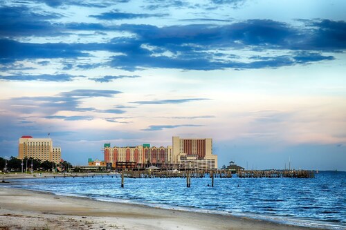 LUXURY! THE OCEAN CLUB BEACHFRONT BILOXI 