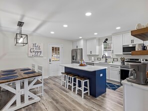 Fridge, microwave, oven, stovetop - Anchors Away-
Enjoy our 3bedroom/3bath home on the lake! (Dadeville)