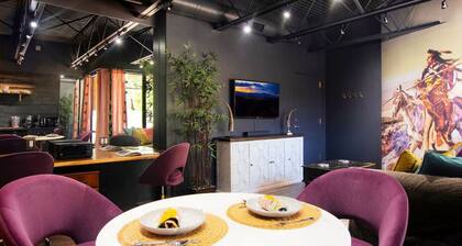 Designer Loft at Historic Santa Fe Plaza - Spacious 520 Sq Ft.