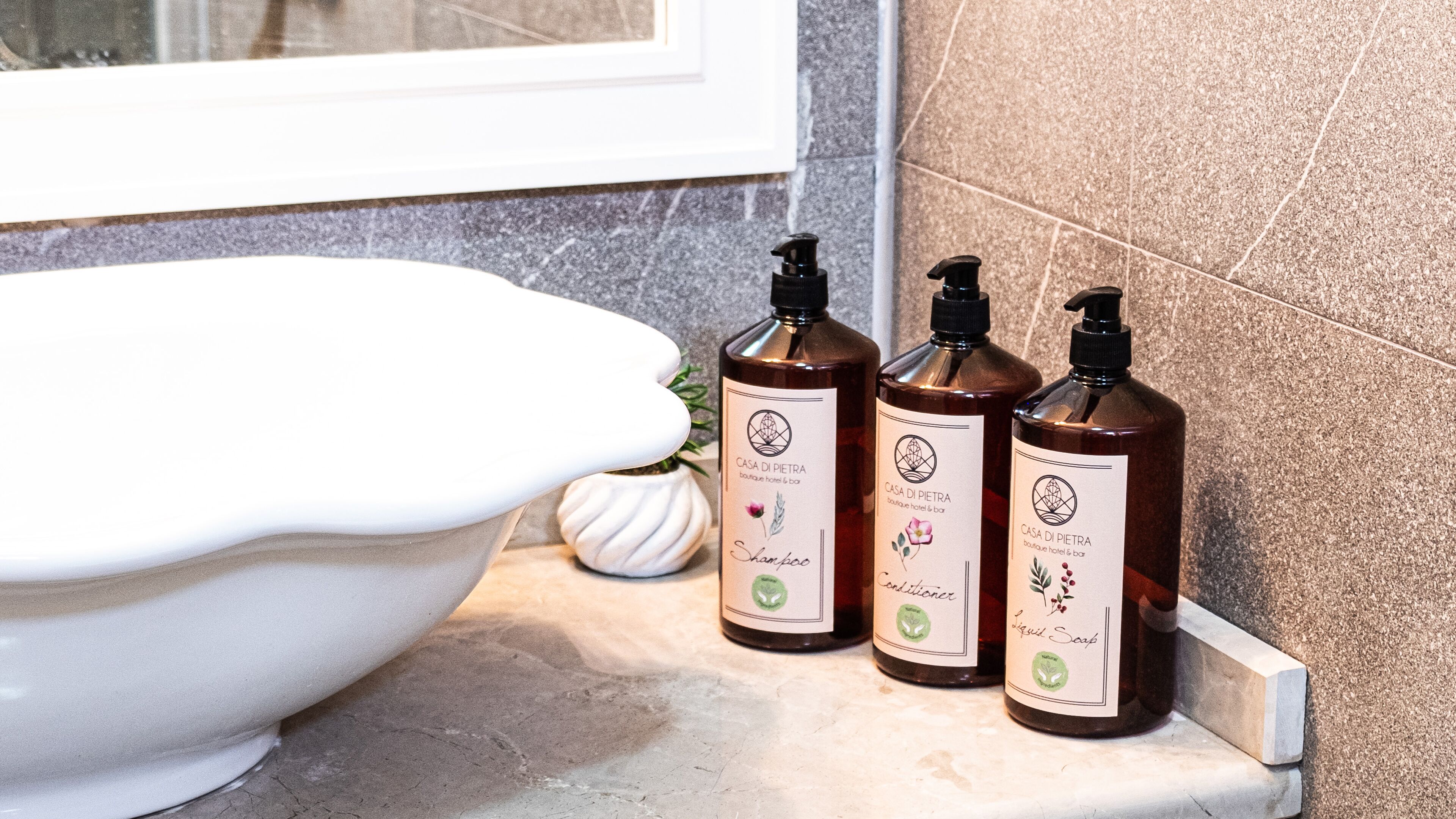 panoramic studio suite | bathroom | shower, rainfall showerhead, designer toiletries, hair dryer