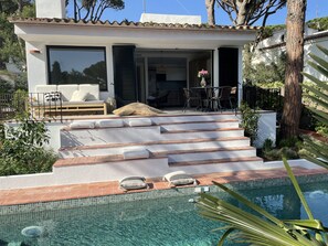 تناول الطعام بالخارج