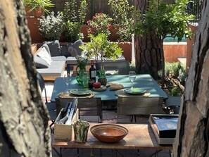 تناول الطعام بالخارج