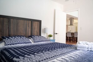 4 habitaciones, tabla de planchar con plancha, wifi y ropa de cama 