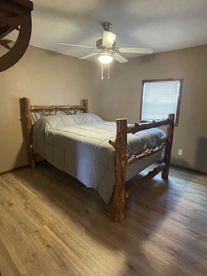 2 bedrooms, free WiFi, bed sheets - Waurika Lake Cabin (Comanche)
