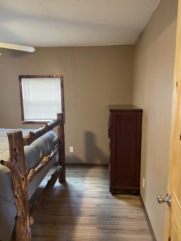 2 habitaciones, wifi gratis y ropa de cama
