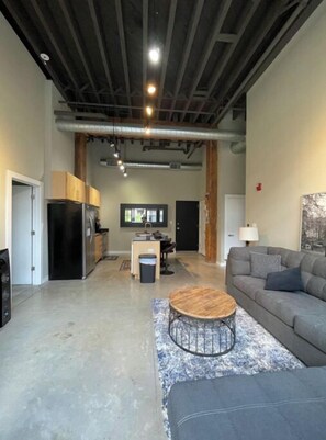 Living area - ❤️The Official Cardinal House! Busch Stadium💎 (St. Louis)