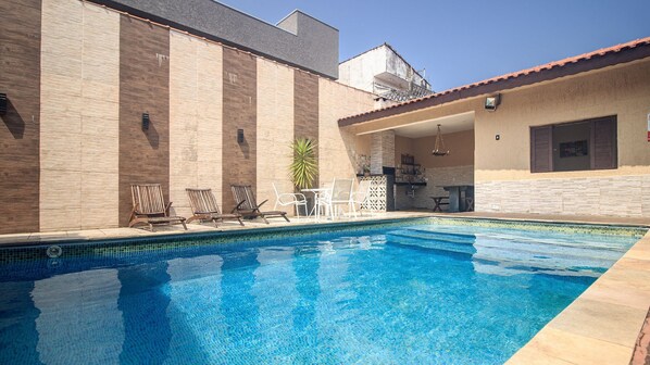 Classic House | Pool