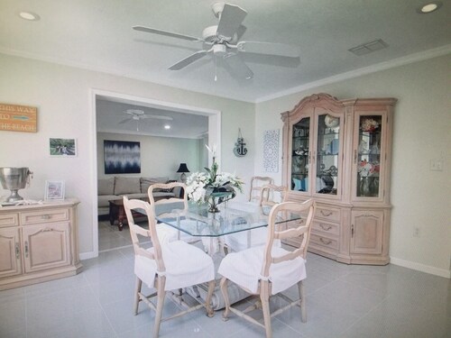 LA CASA AZUL " 3 B.R. GULF ACCESS WATERFRONT HOME., Close To BEACH !"
