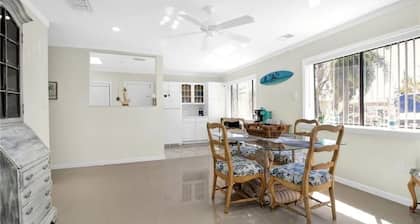 LA CASA AZUL " 3 B.R. GULF ACCESS WATERFRONT HOME., Close To BEACH !"