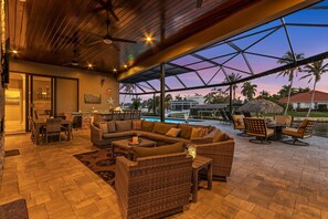 Outdoor dining - Gulf Access, Heated Salt Water Pool, Kayaks - Villa Surfside Escape - Roelens Vacations (Cape Coral)