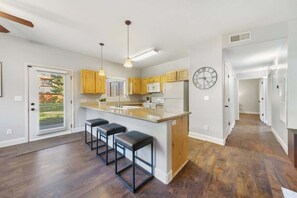 Fridge, microwave, oven, stovetop - Condo w/ Sauna & Gym- Weekly/Monthly Discounts (Coeur d'Alene)