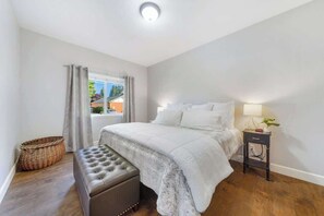 2 habitaciones, tabla de planchar con plancha, wifi y ropa de cama 