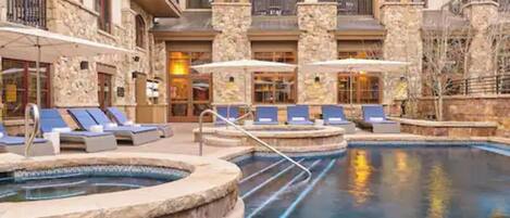 Piscine couverte, piscine extérieure