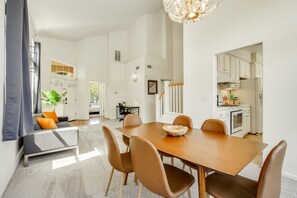 Interior - Spacious 4BR 3BA | King Bed | Private Yard | SF Bay Area (Hayward)