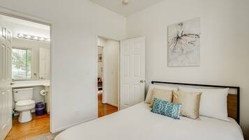 4 bedrooms, desk, iron/ironing board, free WiFi