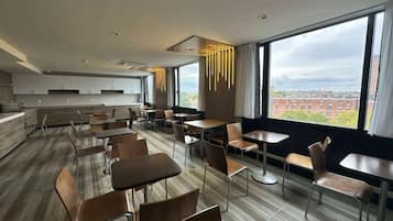 Café da manhã continental grátis todos os dias