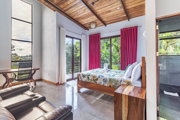 2 Schlafzimmer, Schreibtisch, Bügeleisen/Bügelbrett, Reisekinderbett