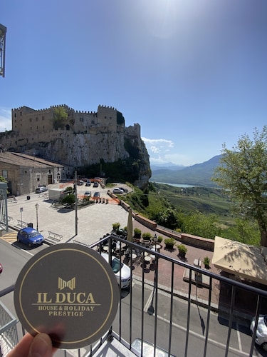 THE DUKE HOUSE HOLIDAY PRESTIGE