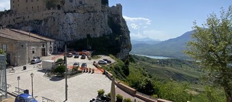 THE DUKE HOUSE HOLIDAY PRESTIGE